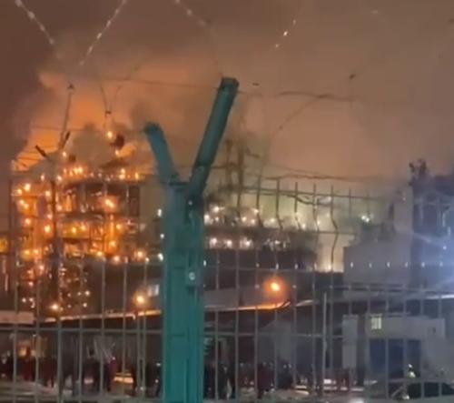Власти Татарстана объяснили появление зарева над НПЗ &laquo;Танеко&raquo; на фоне угрозы атаки дронов