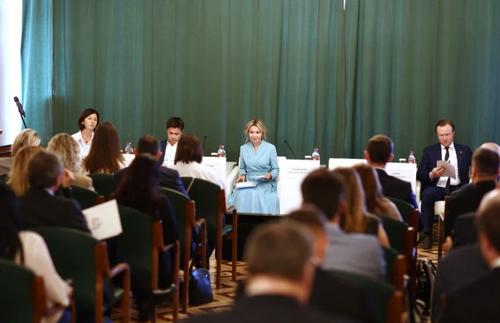 Руководитель Росприроднадзора Светлана Радионова приняла участие в первом заседании Делового клуба Союза утилизаторов России.