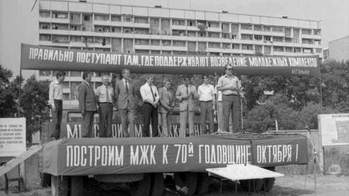 Верной дорогой: для своих кадров выделяют бесплатное жильё, как в СССР