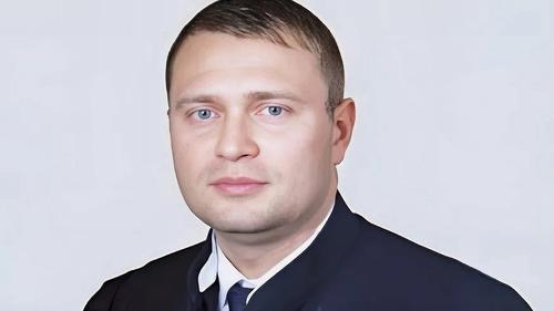 Даже черную мантию можно запятнать: экс-судью обвиняют в&nbsp;крупном мошенничестве и&nbsp;хранении наркотиков