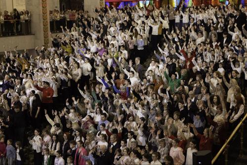 В Музее Победы прошел масштабный флешмоб в поддержку участников СВО