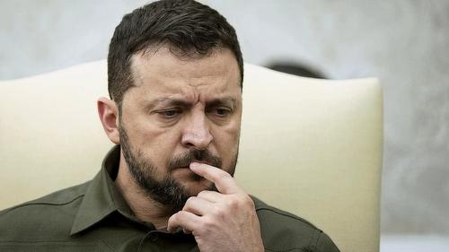 Зеленский ищет повод для того, чтобы как можно дольше оставаться у власти