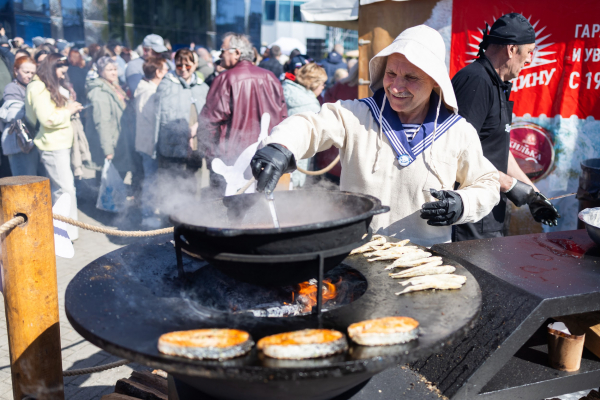 Апрель. Путина. И день, когда город выходит к воде