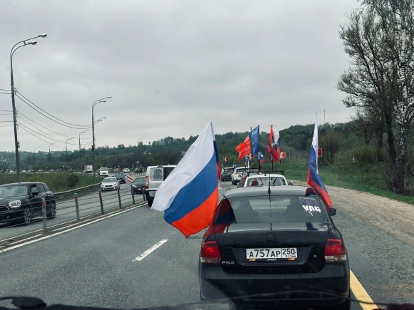 Патриотический автопробег ко Дню Победы объединил ветеранов, участников СВО и общественных деятелей